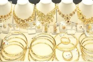 Giá vàng hôm nay 24/03/2025: Biến động mạnh, dự báo còn tăng