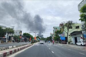 Khống chế được vụ cháy lớn tại kho phế liệu ở thành phố Đà Nẵng