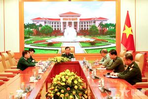 Thượng tướng Hoàng Xuân Chiến làm việc với Tùy viên Quốc phòng Trung Quốc, Lào và Campuchia