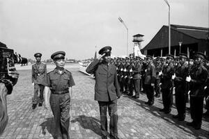 Đại tướng Khamtay Siphandone - Nhà lãnh đạo xuất sắc của Lào, người bạn lớn của Việt Nam