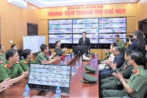 Chủ tịch nước Lương Cường thăm cán bộ, chiến sĩ Trung tâm Thông tin chỉ huy Công an tỉnh Phú Thọ