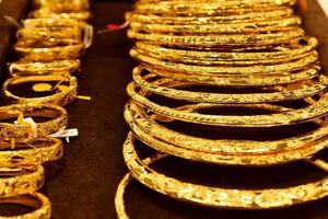 Giá vàng chiều nay (7-4): Thị trường quốc tế lao dốc không phanh