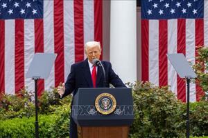 Tổng thống D. Trump ký lệnh hành pháp nhằm giảm giá thuốc