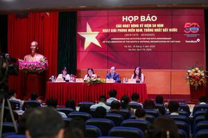 120 kiều bào tham gia khối diễu hành kỷ niệm 30/4
