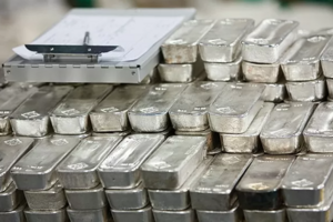 Giá bạc hôm nay 18/4/2025: Bạc sụt giảm