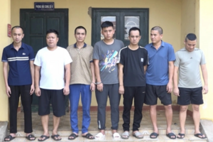 Khởi tố 11 đối tượng trong đường dây đánh bạc quy mô 300 tỷ đồng    ​