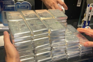 Giá bạc hôm nay 24/4/2025: Bật tăng trở lại