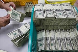 Tỷ giá USD hôm nay (4-5): Đồng USD duy trì đà tăng tuần
