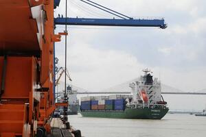 Tháng 5/2025: Xuất khẩu tăng 14%, xuất siêu 4,67 tỷ USD