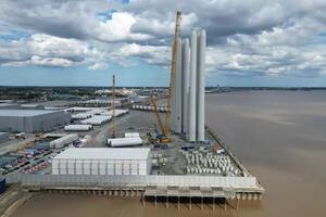 Anh đặt mục tiêu kỷ lục về điện gió ngoài khơi