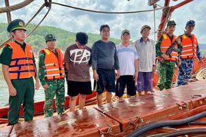 Bắt tàu cá chở khoảng 26.000 lít dầu DO không rõ nguồn gốc