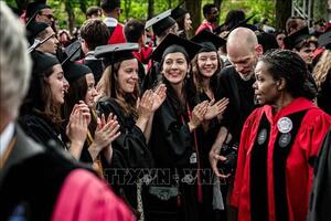 Mỹ nối lại cấp thị thực sinh viên, yêu cầu kiểm tra tài khoản mạng xã hội