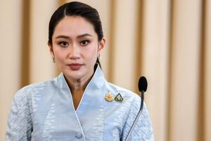 Thủ tướng Thái Lan bị đình chỉ nhiệm vụ