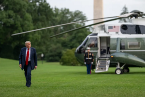 Tổng thống Mỹ Donald Trump bị suy tĩnh mạch