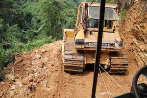 Đường dây 500kV Lào Cai - Vĩnh Yên:  Vượt nắng thắng mưa, tăng tốc về đích