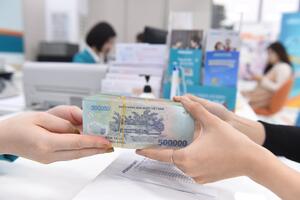 Lãi suất tiền gửi của các ngân hàng tương đối ổn định, lãi suất cho vay tiếp tục giảm