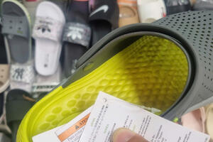 Hà Nội: Thời trang phố cổ sôi động trở lại, hàng giả thương hiệu tái diễn