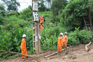 Khôi phục cấp điện cho 100% khách hàng ở vùng lũ Điện Biên