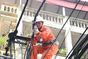 Bảo đảm cung ứng điện an toàn