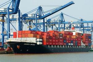 Tin Công Thương 13/8: Xuất khẩu phấn đấu tăng 12%, xuất siêu 30 tỷ USD