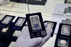 Giá bạc hôm nay 18/8/2025: Bạc neo ở mức cao