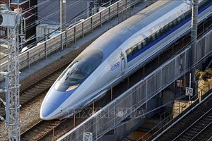 Nhật Bản: Tàu cao tốc Shinkansen dừng khẩn cấp vì sự cố