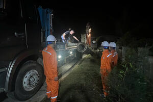 Gần 1,4 triệu khách hàng được cấp điện trở lại sau bão số 5