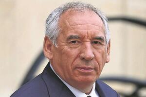 Thủ tướng Pháp tìm cách ngăn chính phủ sụp đổ