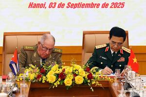 Đại tướng Phan Văn Giang hội đàm với Bộ trưởng Bộ các Lực lượng vũ trang cách mạng Cuba