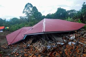 Động đất tại Indonesia, nhiều công trình sập đổ