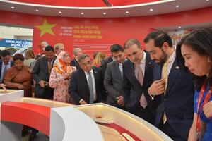 Bức tranh sống động về nền ngoại giao Việt Nam