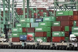 Mỹ công bố loạt thuế mới với thuốc, xe tải và đồ nội thất