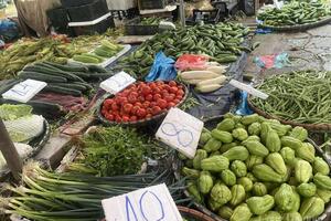 2 Chợ Hà Nội rau xanh khan hiếm, đắt hàng