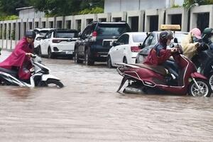 Hà Nội và các địa phương huy động tổng lực khắc phục mưa lũ và ngập úng