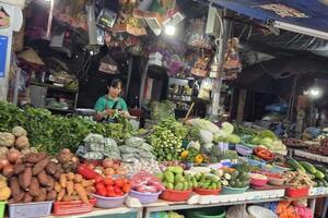 Hà Nội: Nguồn cung rau xanh, thực phẩm ổn định, giá cả chỉ nhích nhẹ