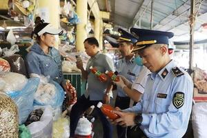Quản lý thị trường Hà Tĩnh đẩy mạnh xử lý vi phạm an toàn thực phẩm