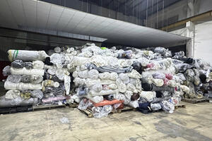 Phát hiện kho hơn 100 tấn vải cuộn không rõ nguồn gốc tại TP. Hồ Chí Minh