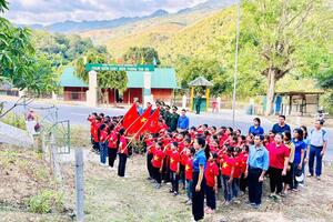 Những giáo viên bám bản, “gieo chữ” nơi vùng lũ