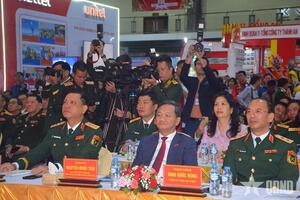 Khai mạc Hội chợ kết nối giao thương Việt Nam - Lào