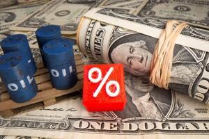 Giá xăng dầu hôm nay (22-11): Tiếp đà giảm