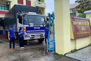 Vinamilk kịp thời hỗ trợ 48 tấn sản phẩm dinh dưỡng đến bà con vùng lũ miền Trung và Tây Nguyên