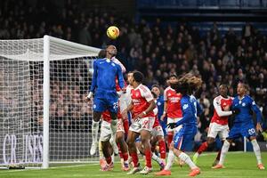Tin thể thao (1-12): Chelsea thiếu người vẫn cầm hòa Arsenal
