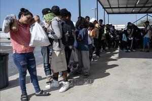 Mỹ tạm dừng toàn bộ hồ sơ xin nhập cư của công dân 19 quốc gia