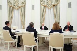 Tổng thống Putin tiếp đặc phái viên Mỹ và con rể của Tổng thống Trump