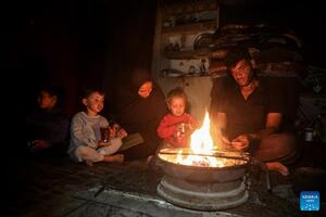 Người dân Gaza chật vật trong cảnh thiếu điện