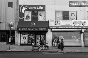 Hàng triệu người Mỹ bán huyết tương kiếm sống