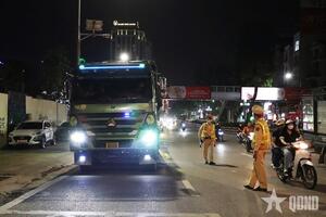 Xuyên đêm xử lý hàng chục trường hợp vi phạm quá tải