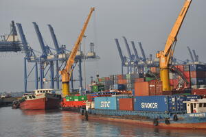 Chính phủ yêu cầu gỡ điểm nghẽn 'nhập siêu logistics'