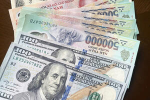 Tỷ giá USD ngày 13/12/2025: 'Chợ đen' bật tăng mạnh hơn 100 đồng