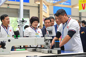 Công nghệ robot AI được giới thiệu tại HanoiTex & HanoiFabric 2025